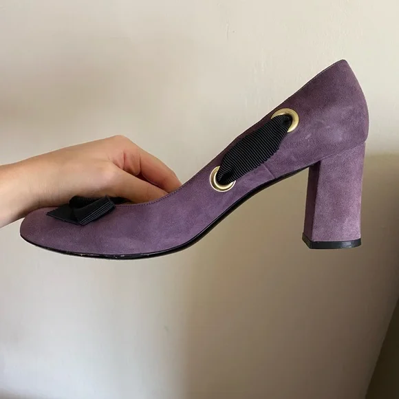 Bettye Muller Lavender Purple Suede Heel Shoes with Black Bow and Ribbon - Picture 5 of 8